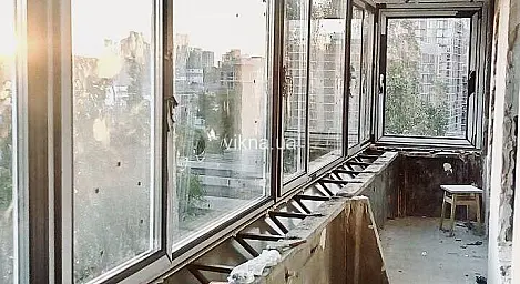 Вікна Rehau чорного кольору для балкону - головне фото