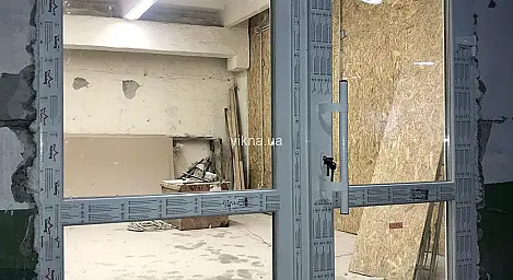 Недорогі вхідні пластикові двері Koning - головне фото